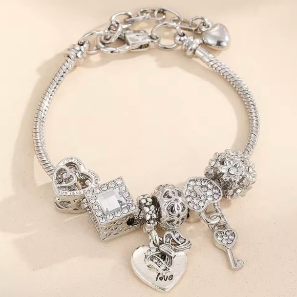 Jewelry - Silver Charm Heart Key Bracelet